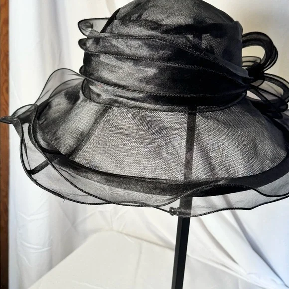 Elegant Black Mesh Wide Brim Fascinator Hat with Bow – Derby, Wedding, Tea Party - Picture 5 of 8